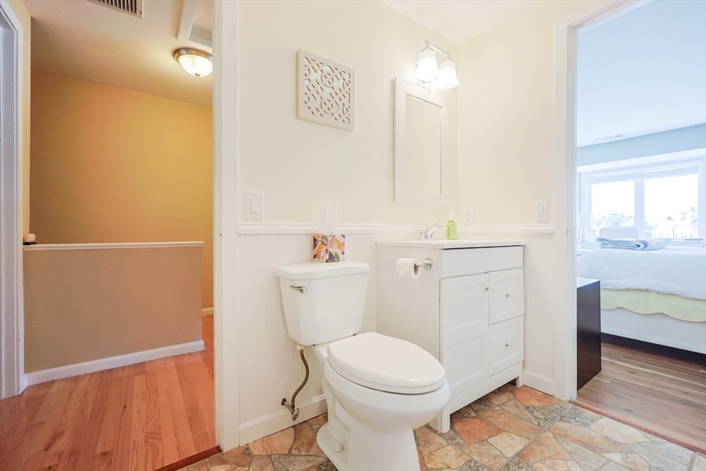 539 White Cliff Dr. Unit: End