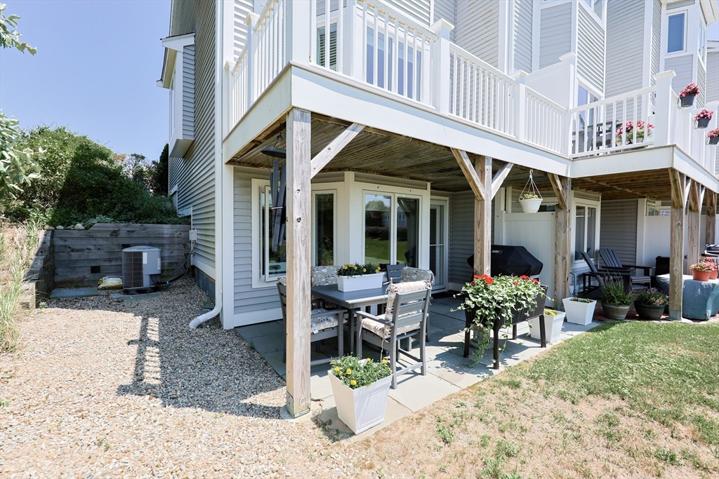 539 White Cliff Dr. Unit: End