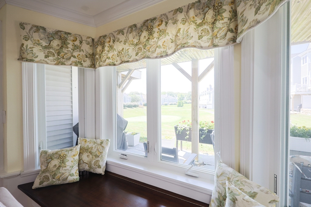 539 White Cliff Dr. Unit: End