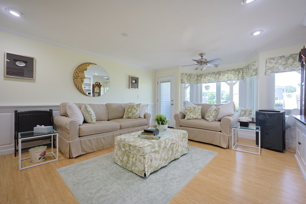 539 White Cliff Dr. Unit: End