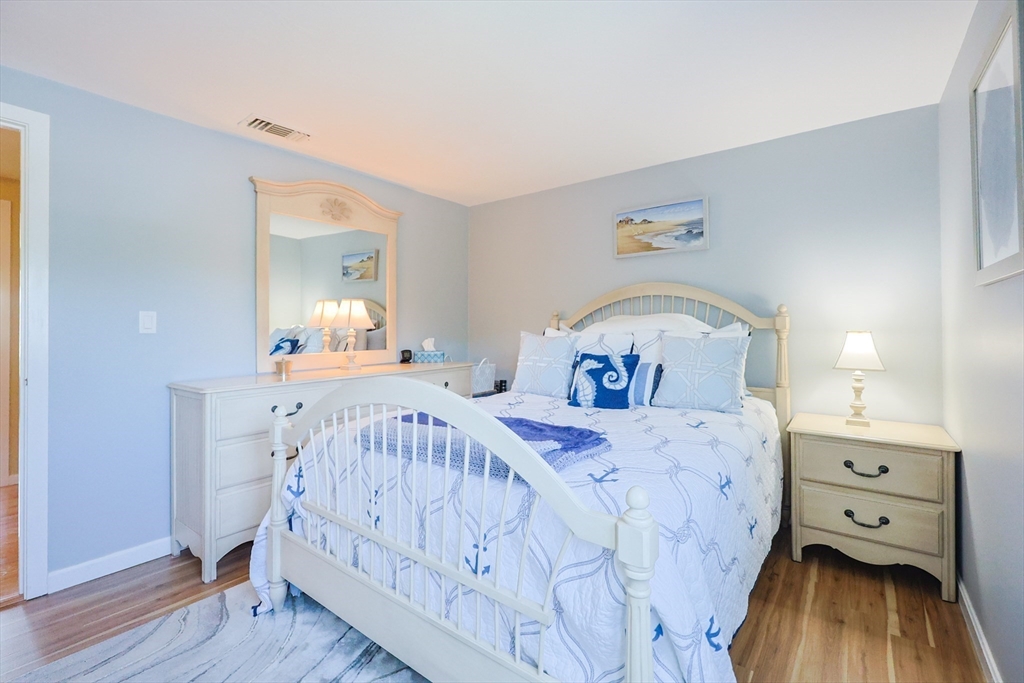 539 White Cliff Dr. Unit: End