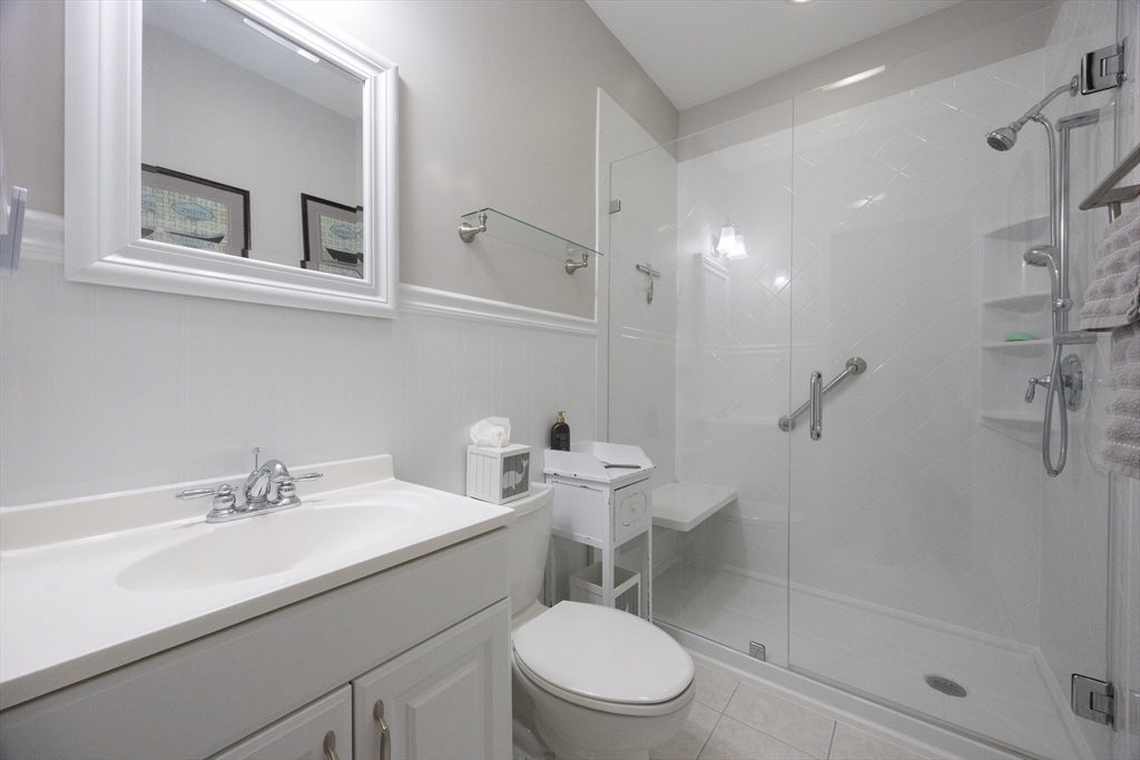 539 White Cliff Dr. Unit: End