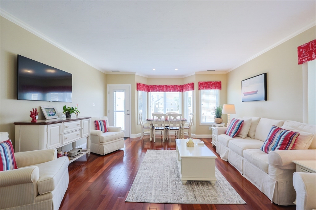 539 White Cliff Dr. Unit: End