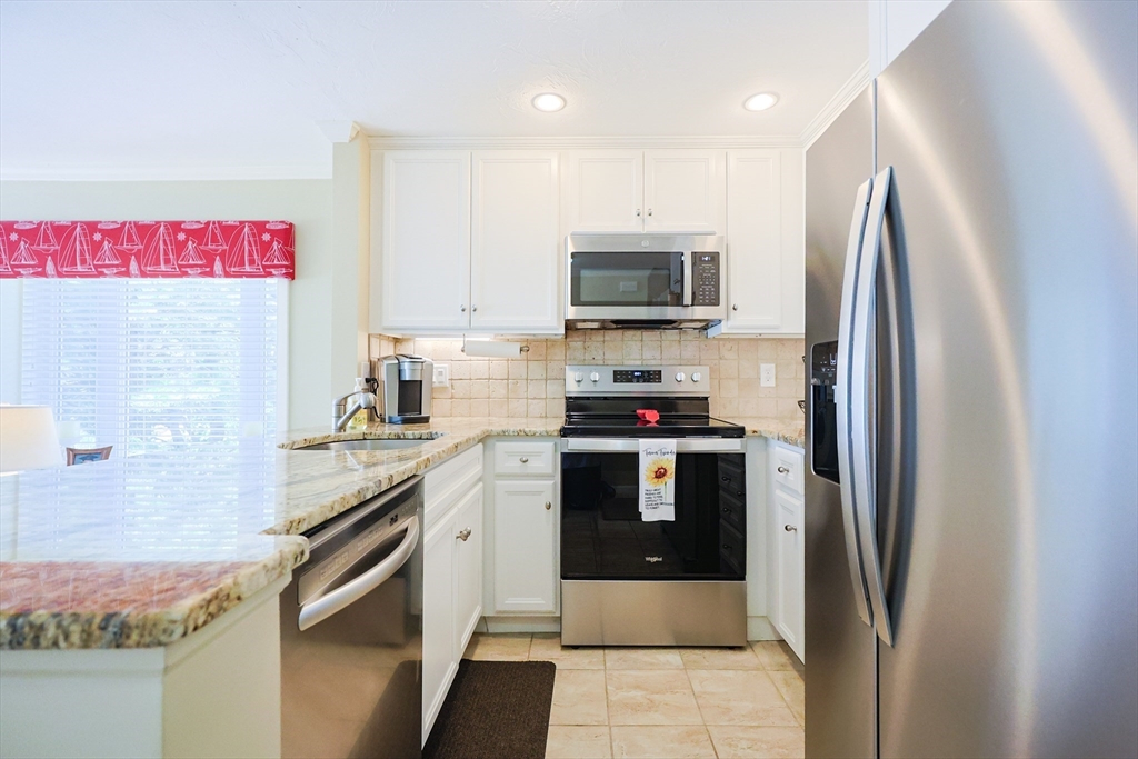 539 White Cliff Dr. Unit: End