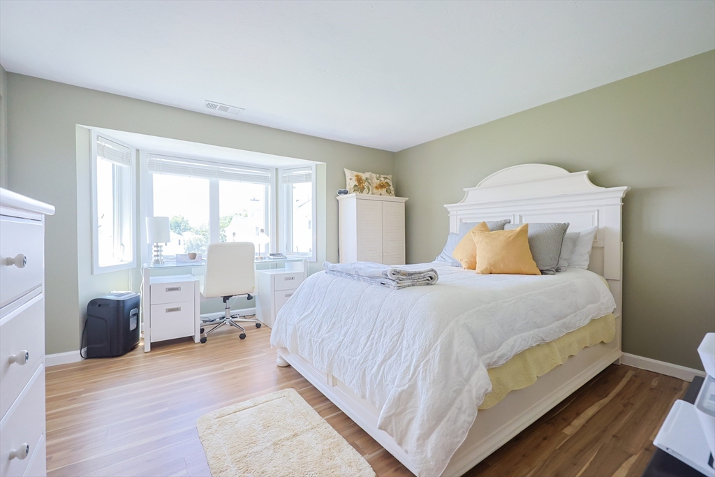 539 White Cliff Dr. Unit: End