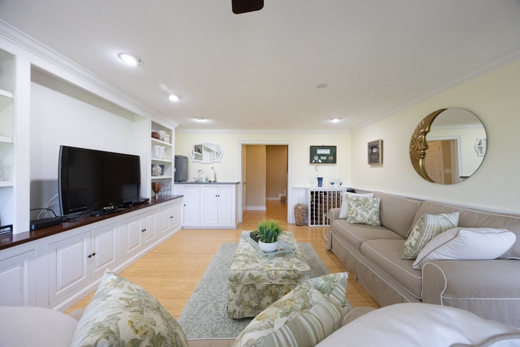 539 White Cliff Dr. Unit: End