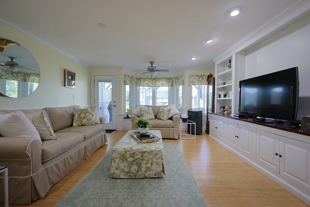 539 White Cliff Dr. Unit: End