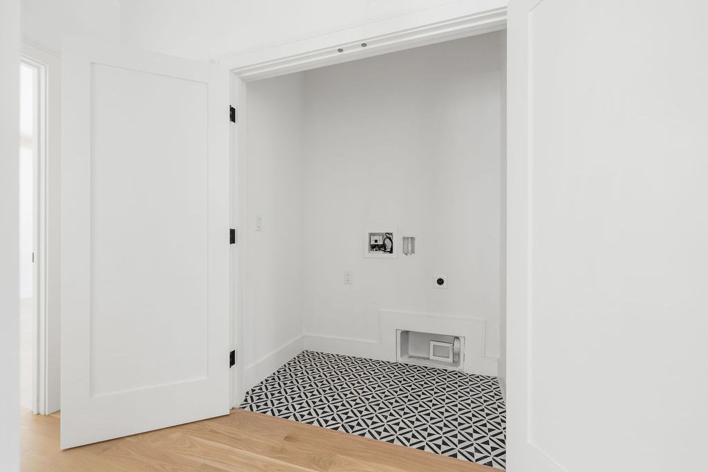 1597 Centre St. Unit: Front