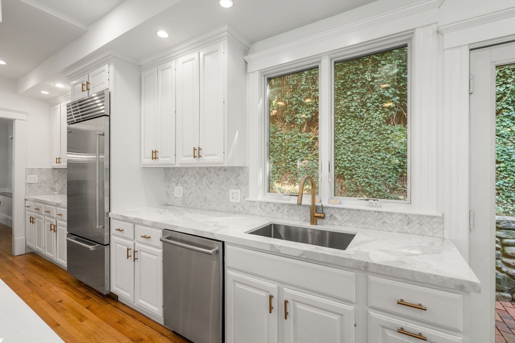 110 Avalon Rd