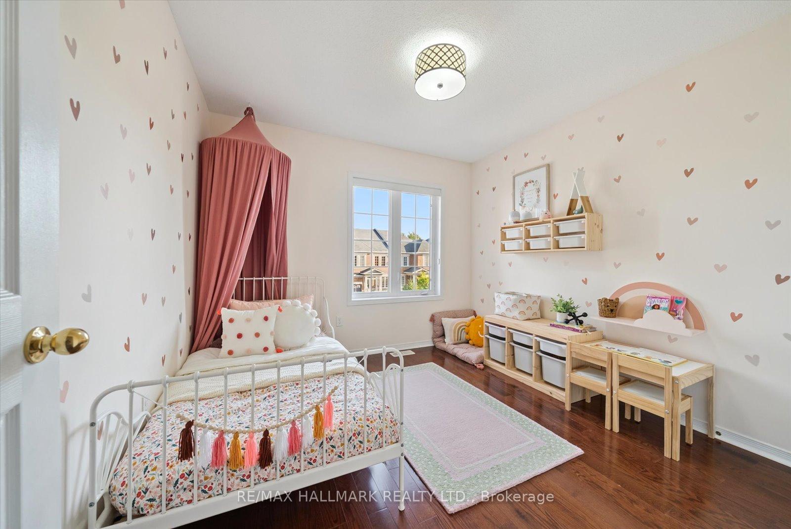 8 Westcliffe Crescent