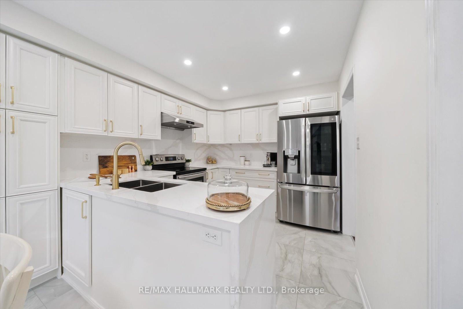 8 Westcliffe Crescent