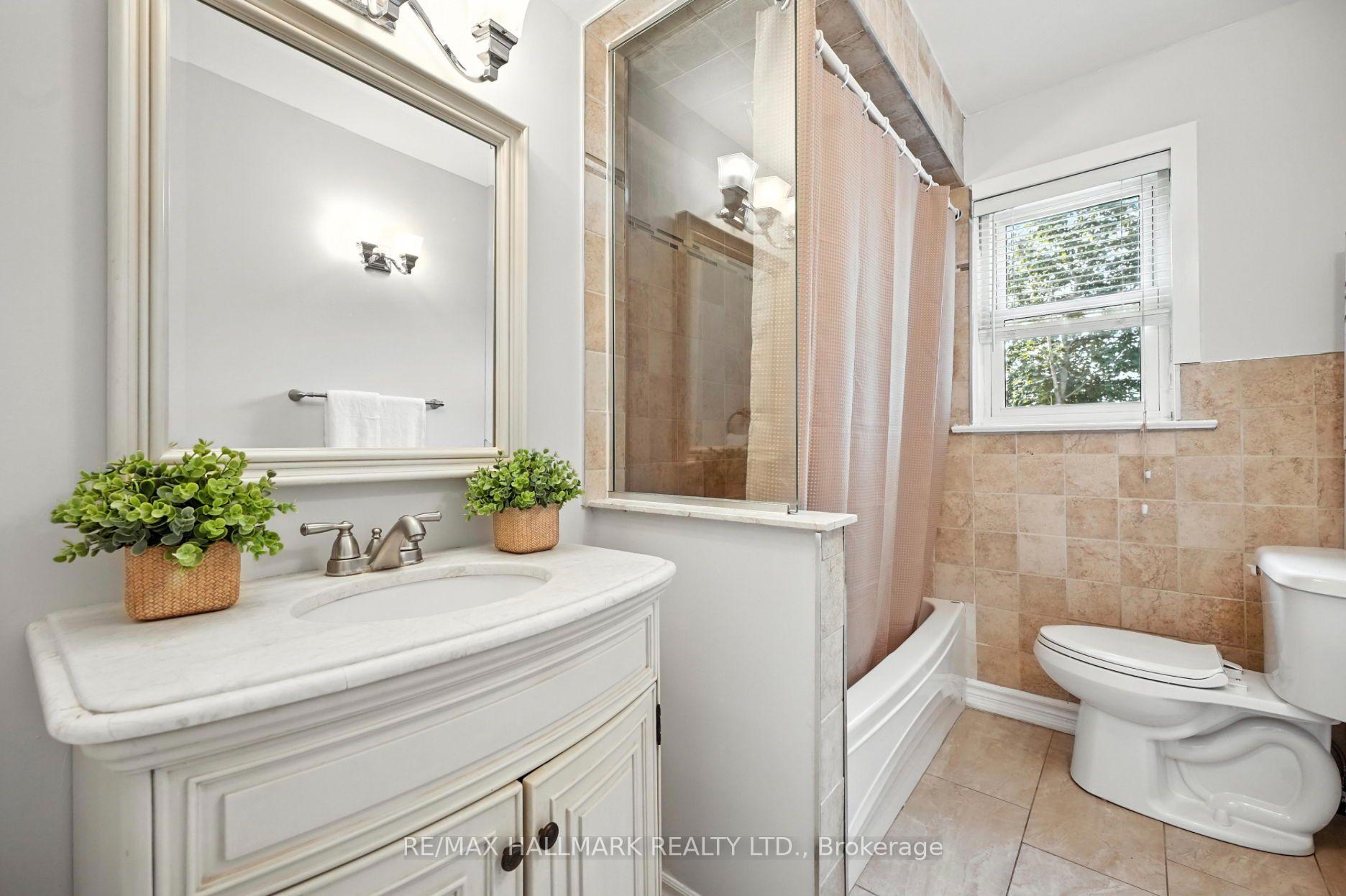 2975 Weston Road, Toronto W05