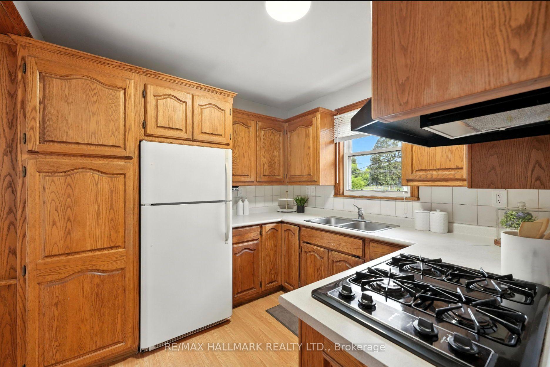2975 Weston Road, Toronto W05