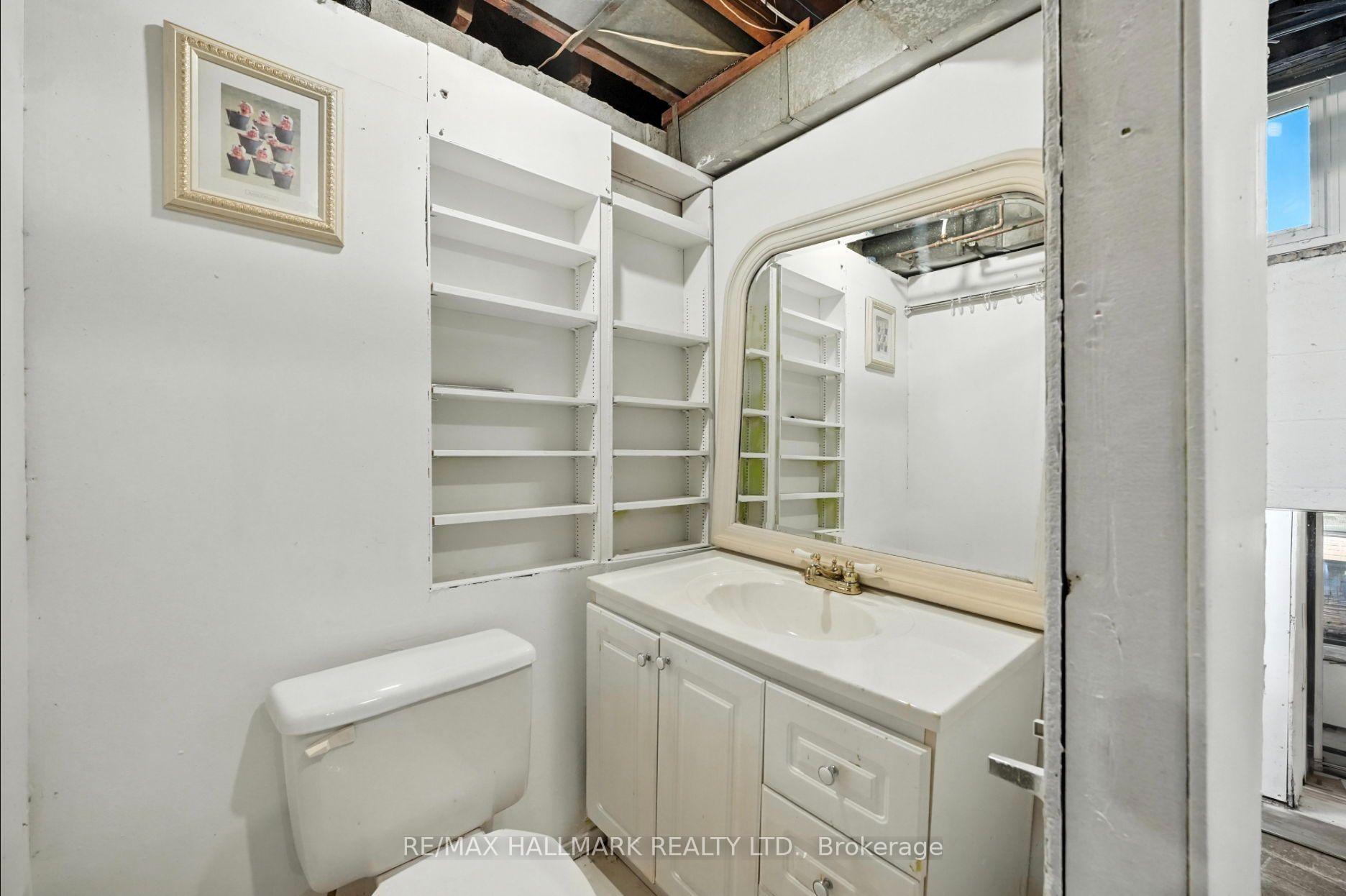 2975 Weston Road, Toronto W05