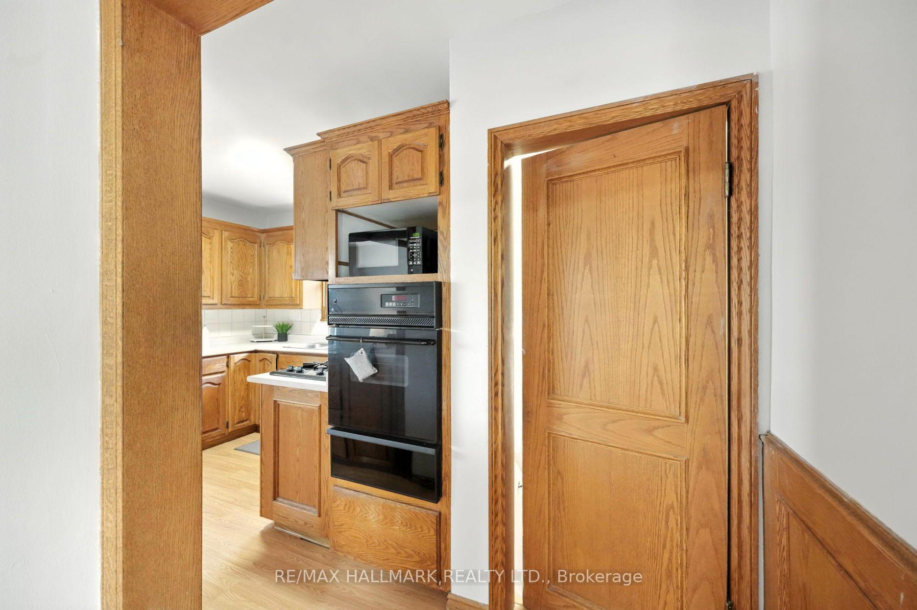 2975 Weston Road, Toronto W05