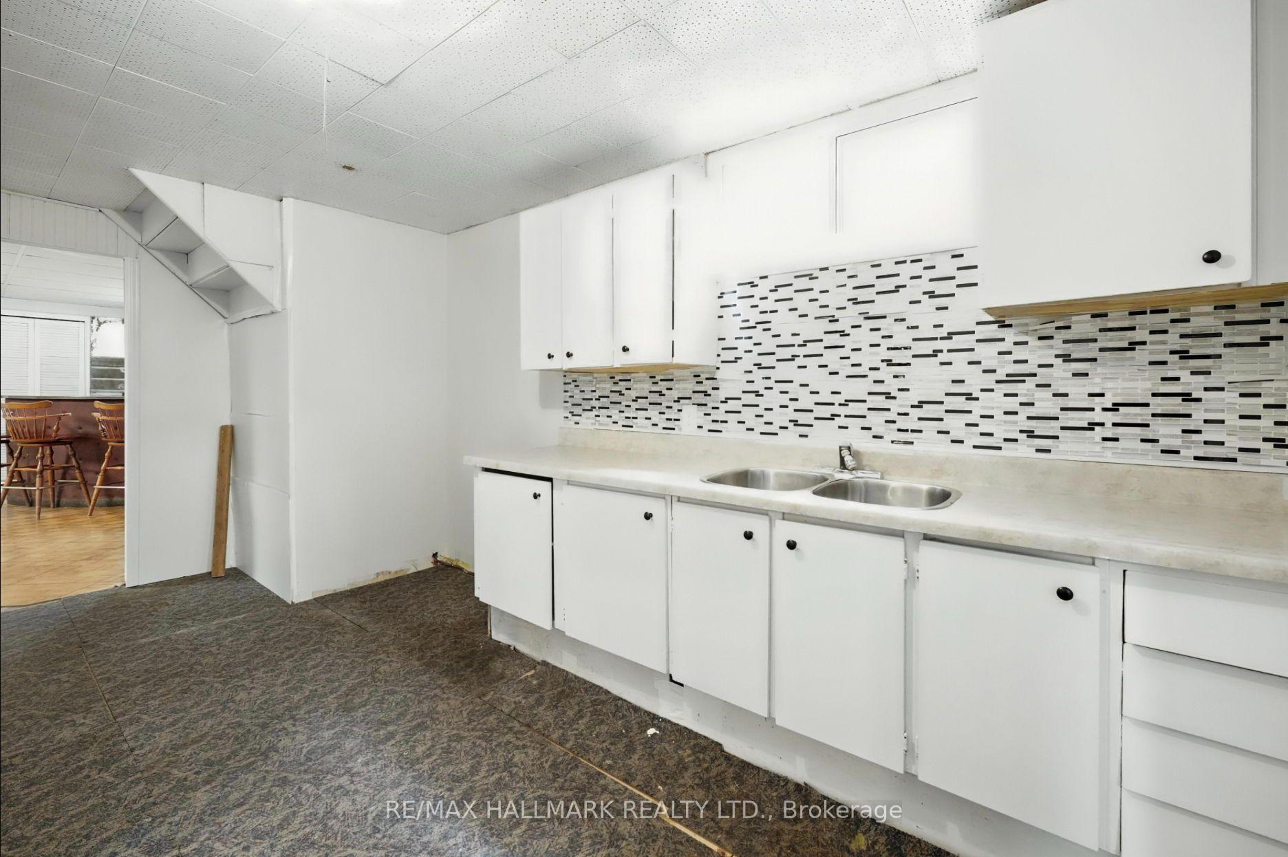 2975 Weston Road, Toronto W05