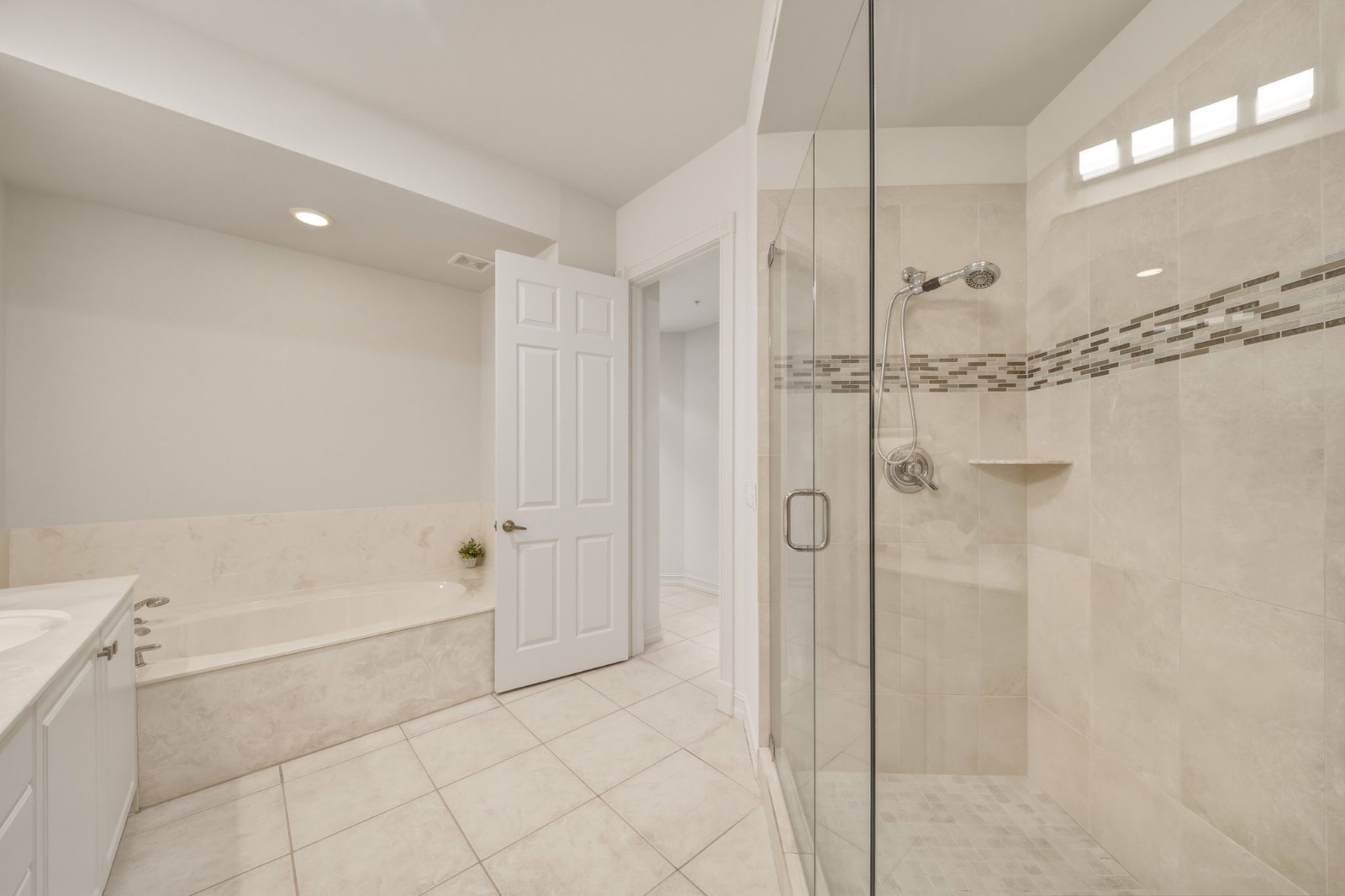 1845 Les Chateaux Blvd, #303