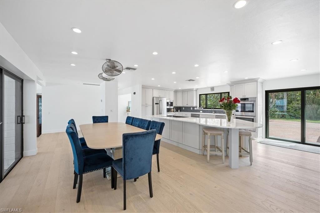 4113 W Riverside DR