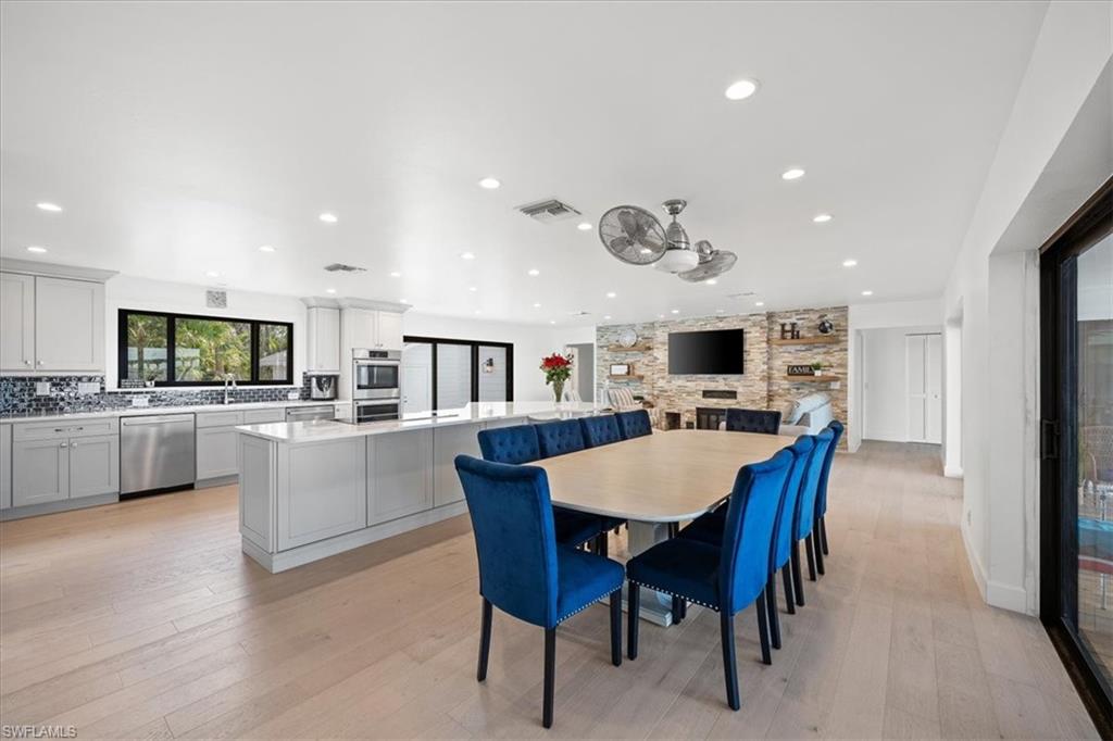 4113 W Riverside DR
