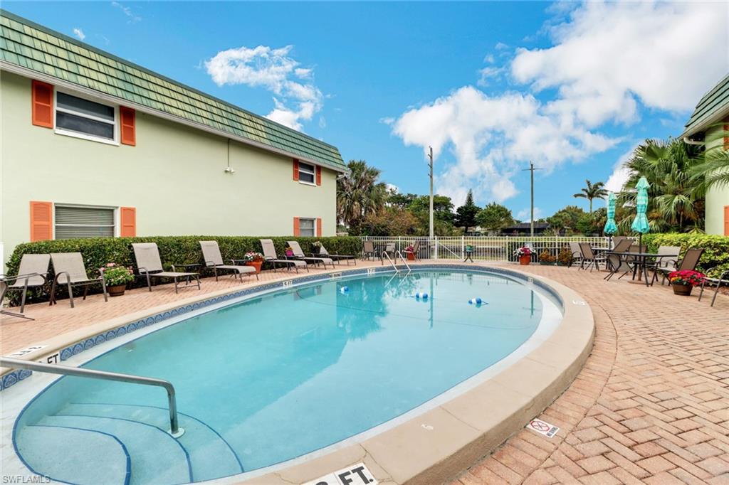300 Valley Stream DR # 4 Unit: A-4