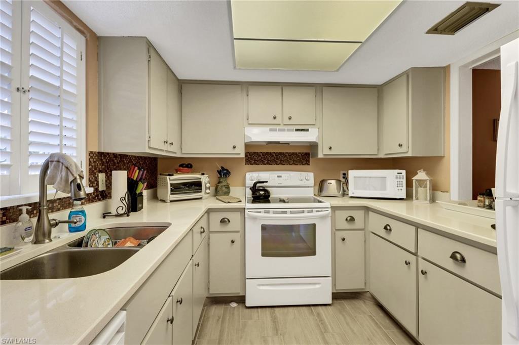 300 Valley Stream DR # 4 Unit: A-4
