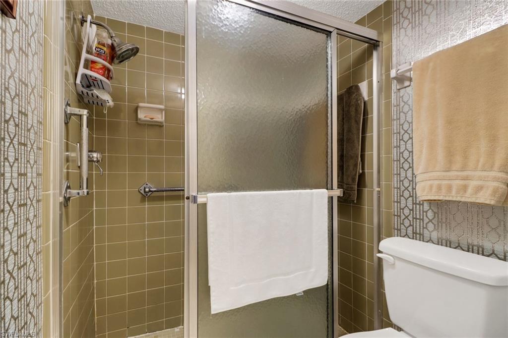 300 Valley Stream DR # 4 Unit: A-4