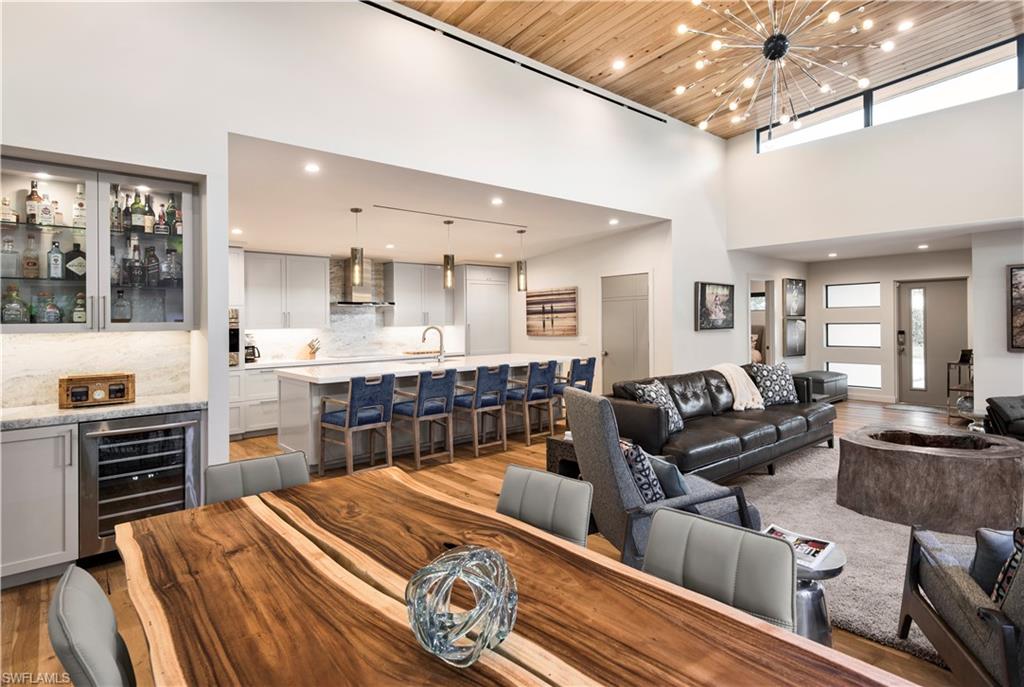 1205 Diana AVE