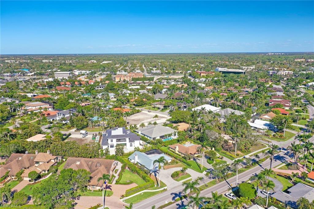 601 Park Shore DR