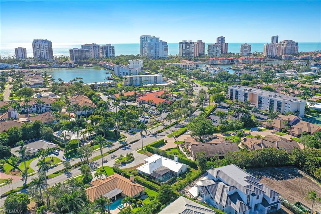 601 Park Shore DR