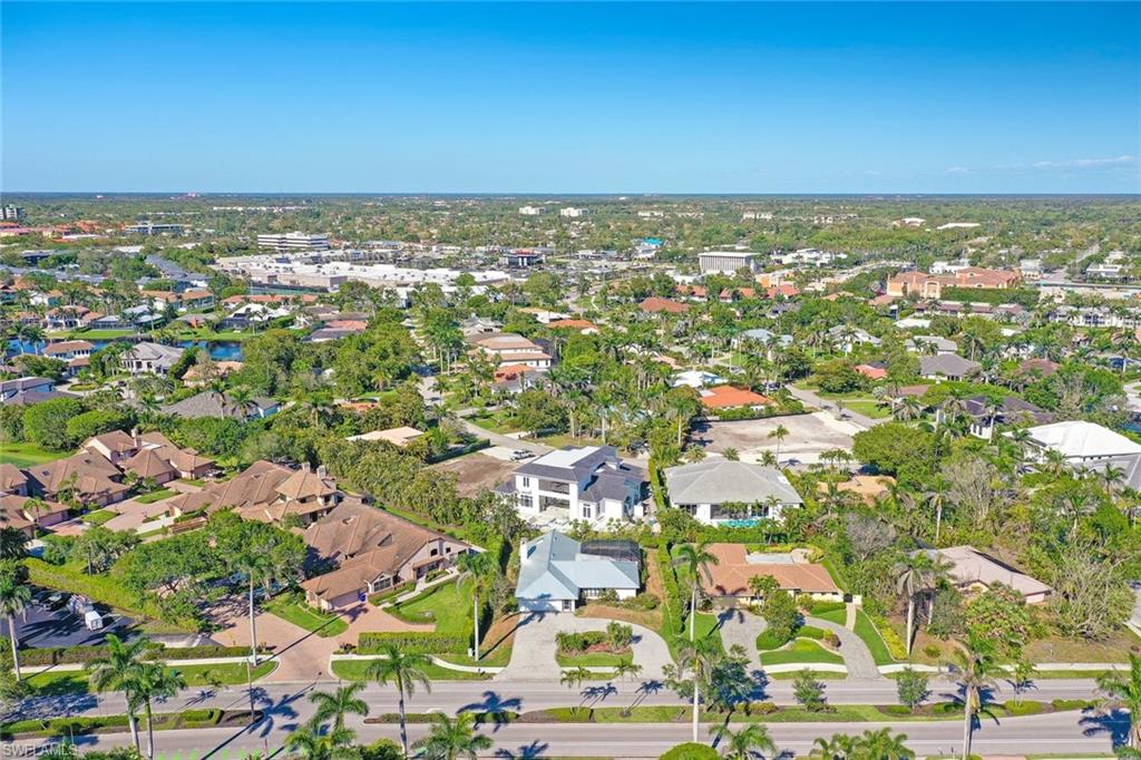 601 Park Shore DR
