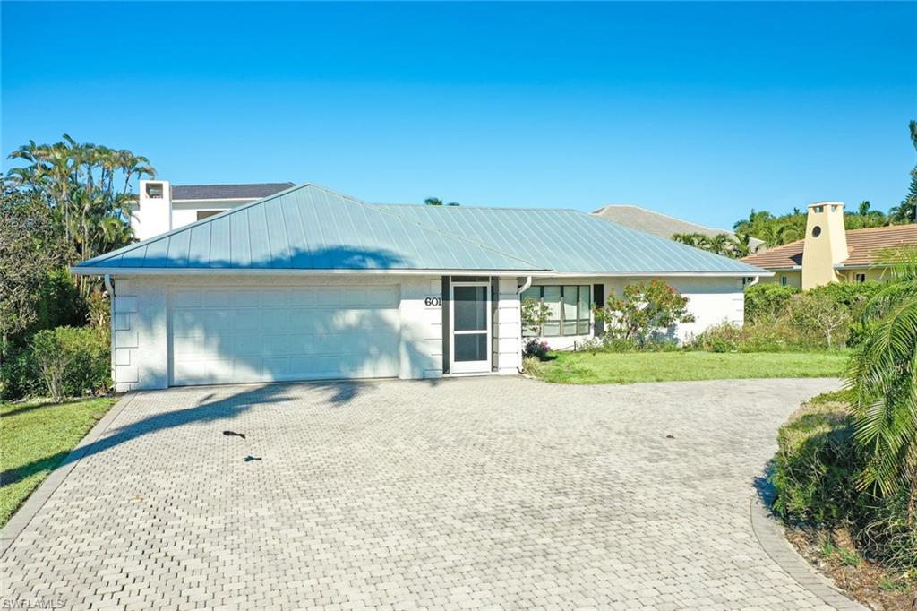 601 Park Shore DR