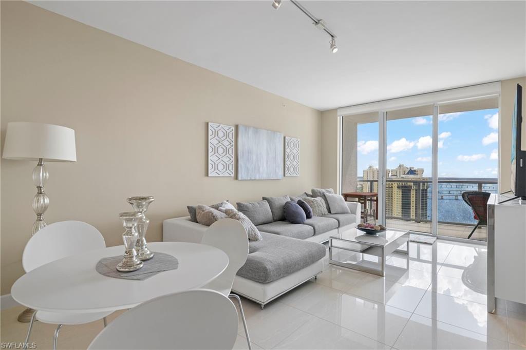 3000 Oasis Grand BLVD # 2706