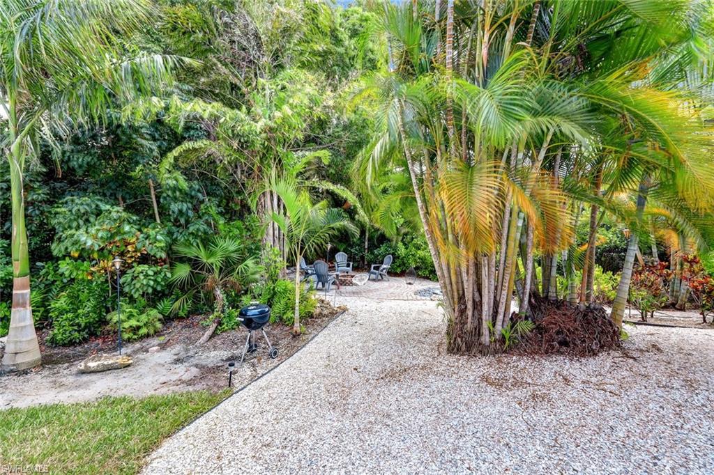 1843 Mission DR