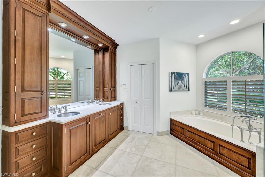 1843 Mission DR