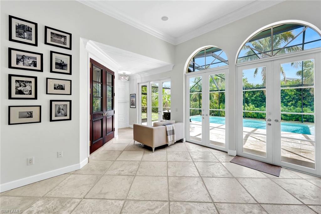 1843 Mission DR