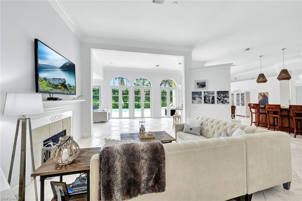 1843 Mission DR
