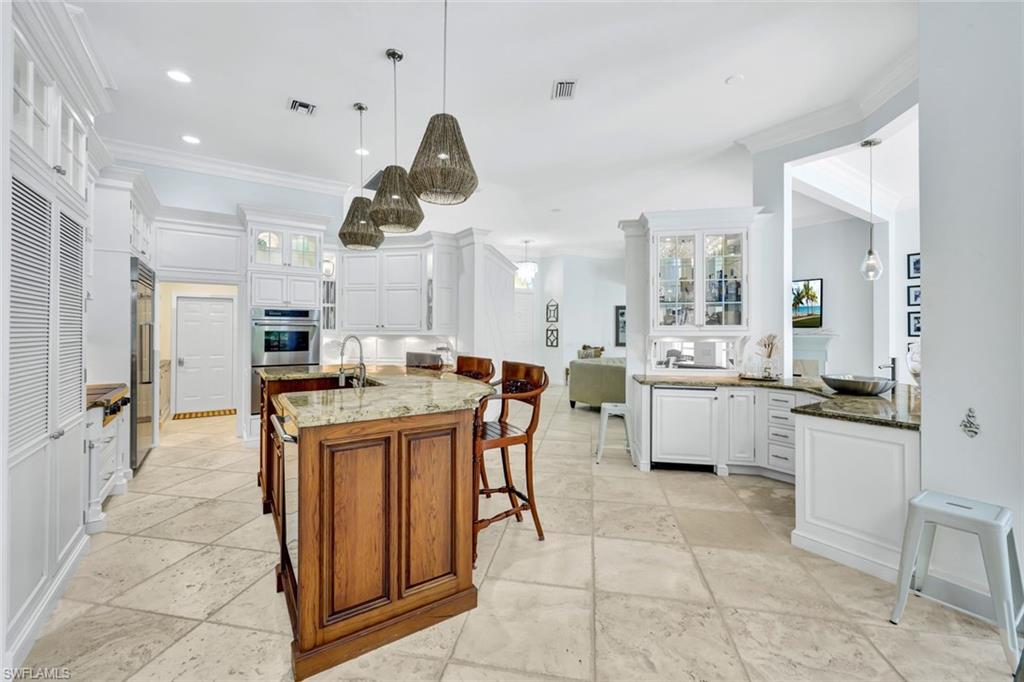1843 Mission DR