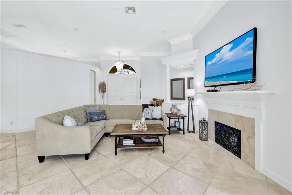 1843 Mission DR