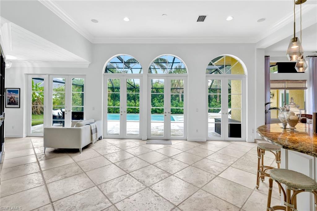 1843 Mission DR