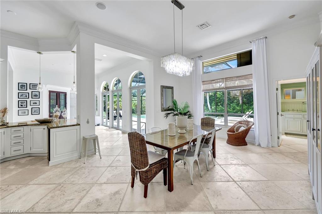 1843 Mission DR