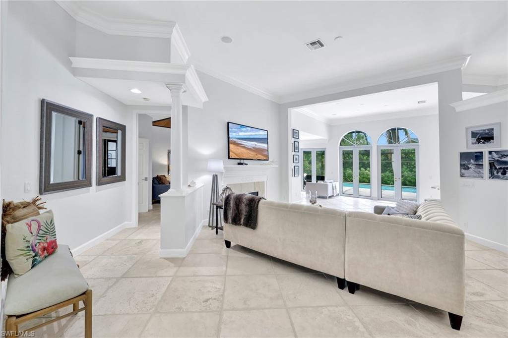 1843 Mission DR
