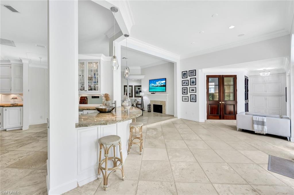 1843 Mission DR