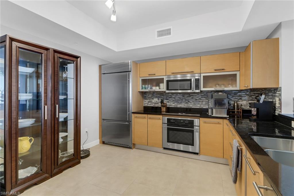 3000 Oasis Grand BLVD # 1404