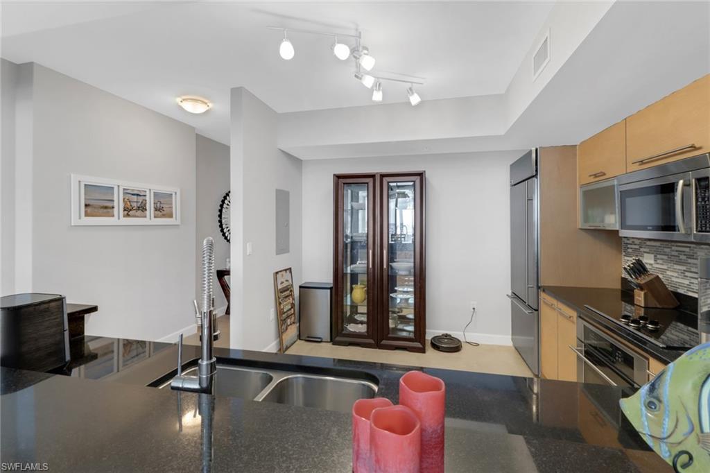 3000 Oasis Grand BLVD # 1404