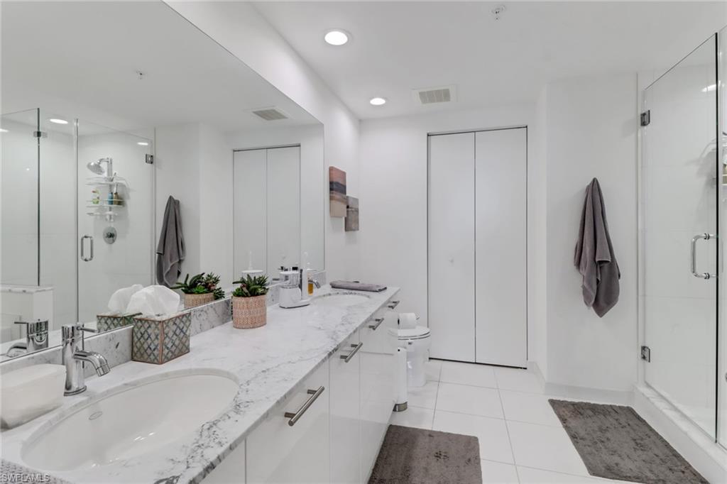 3000 Oasis Grand BLVD # 1404