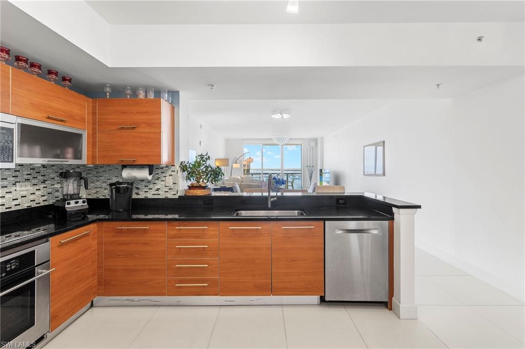 3000 Oasis Grand BLVD # 2201