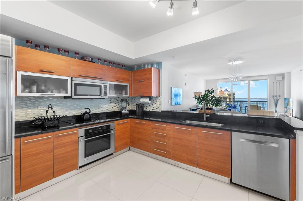 3000 Oasis Grand BLVD # 2201