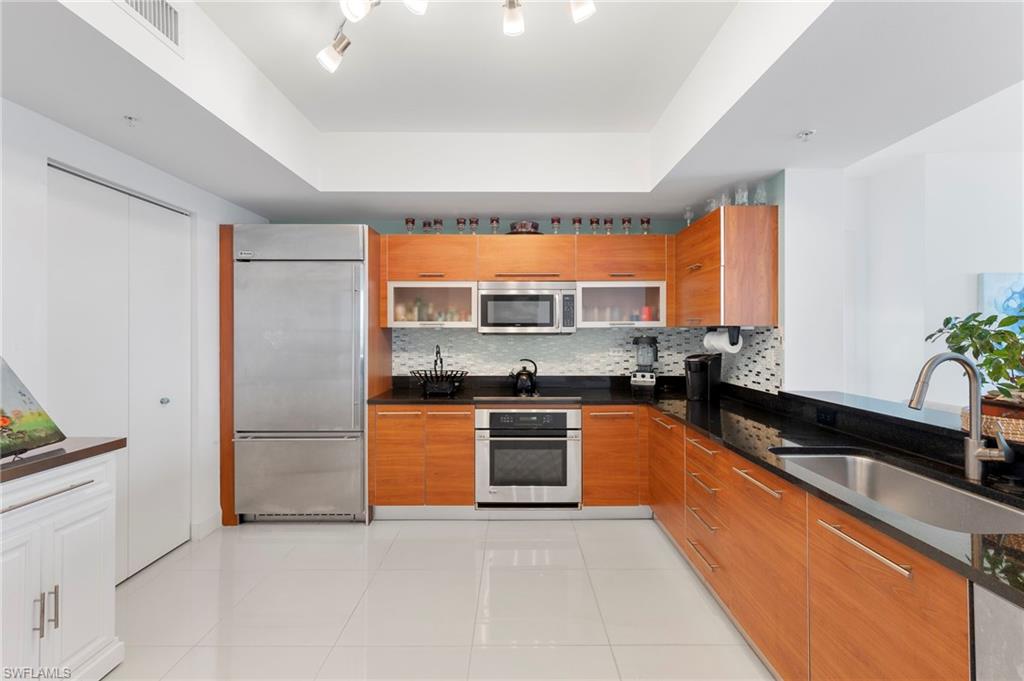 3000 Oasis Grand BLVD # 2201