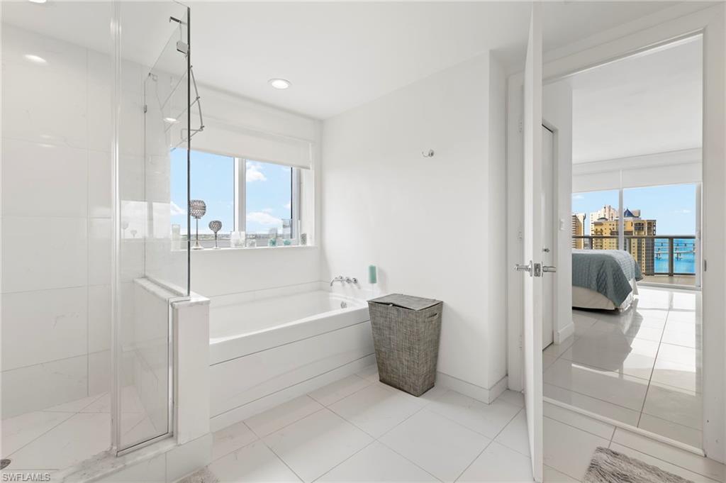 3000 Oasis Grand BLVD # 2201