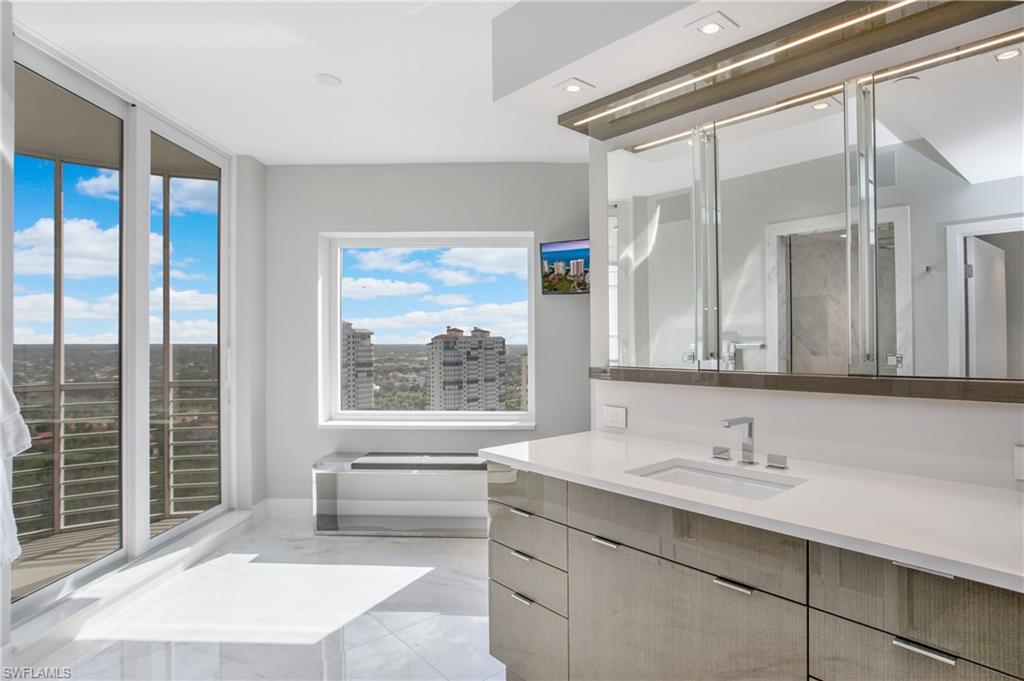 8231 Bay Colony DR # 1 Unit: Penthouse 1